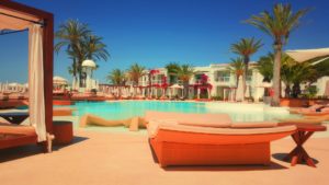 Urlaubshotel Reise Flug Urlaub nachhaltig Unterkunft entspannen