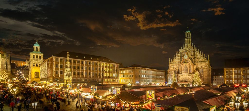 Christkindlesmarkt lizensiert bei Adobe Stock