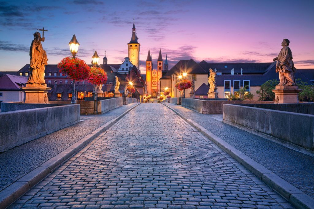 Fränkisches Weinland, Würzburg, lizensiert bei Adobe Stock
