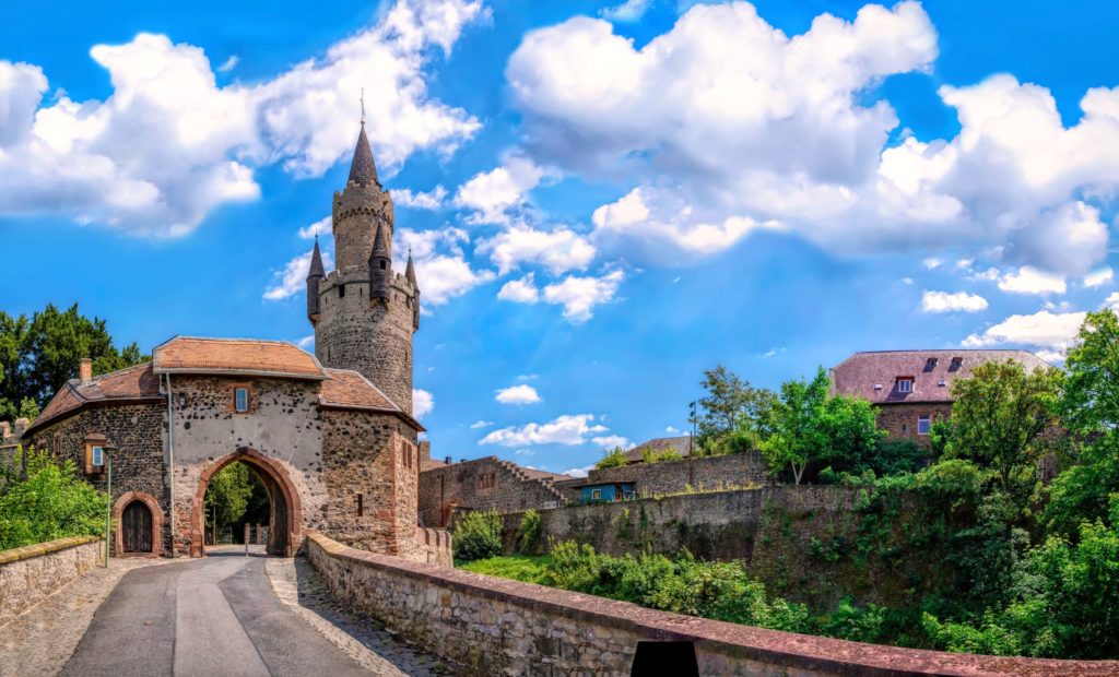 Burganlage Friedberg, lizensiert bei Adobe Stock