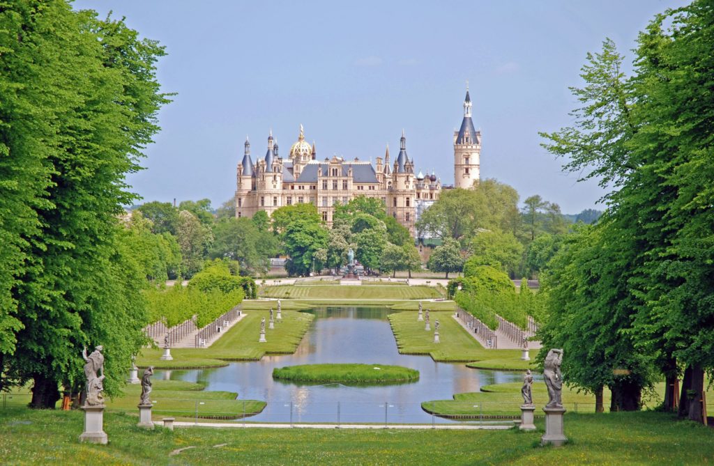 Park Schwerin, lizensiert bei Adobe Stock