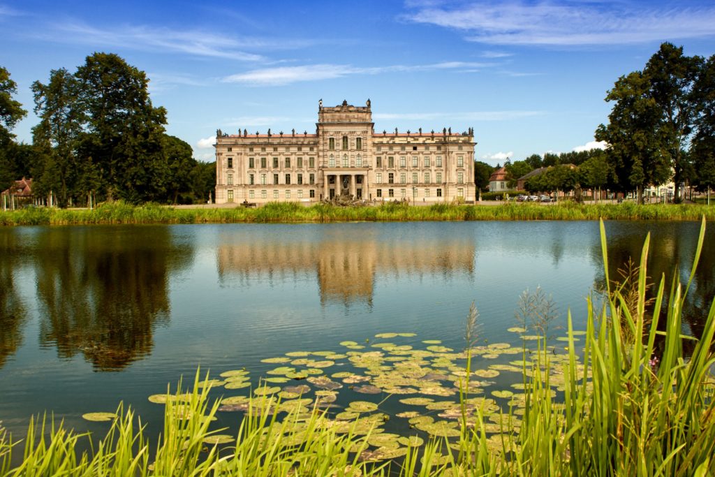 Schloß Ludwigslust, Glienicker Brücke, lizensiert bei Adobe Stock